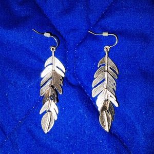 Beautiful silver Anti-allergic Feather-Earrings